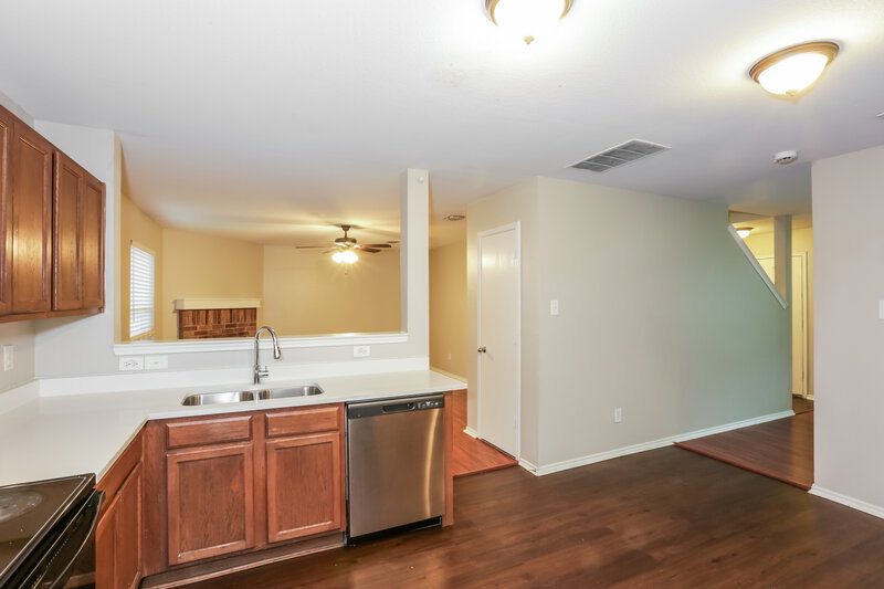 2,190/Mo, 1054 Graystone Dr Lancaster, TX 75134 Kitchen View 2