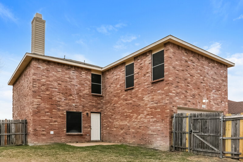 2,190/Mo, 1054 Graystone Dr Lancaster, TX 75134 Rear View 2