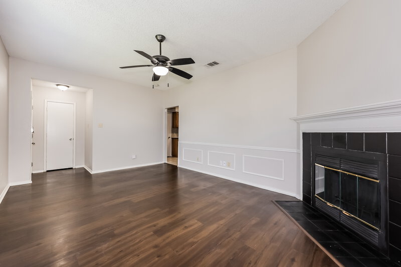 2,345/Mo, 1719 Oxford Dr Mansfield, TX 76063 Living Room View 2