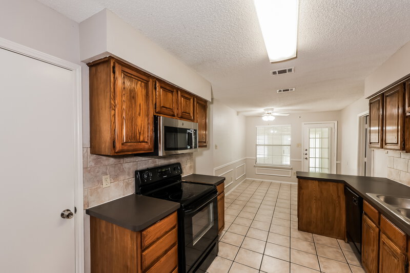 2,345/Mo, 1719 Oxford Dr Mansfield, TX 76063 Kitchen View