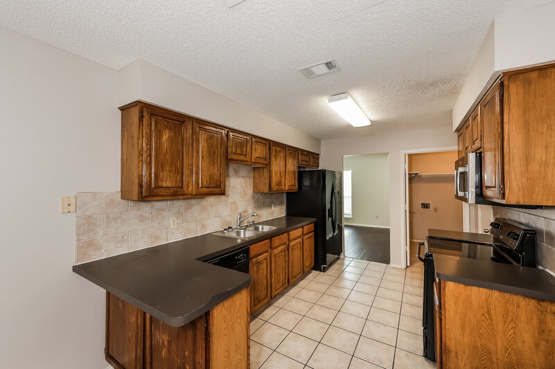 2,345/Mo, 1719 Oxford Dr Mansfield, TX 76063 Kitchen View 2