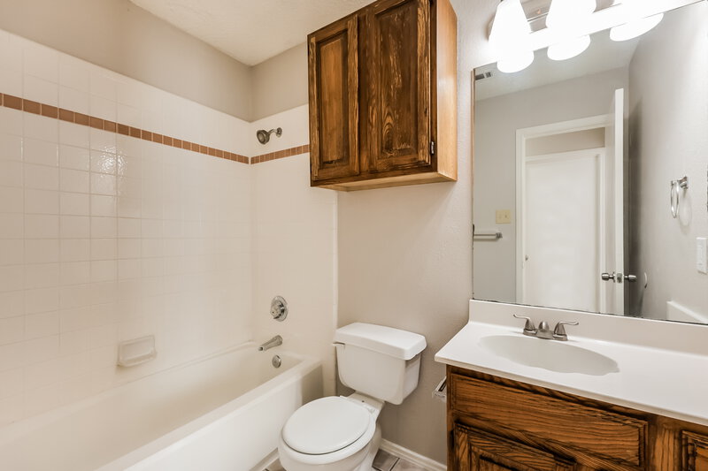 2,345/Mo, 1719 Oxford Dr Mansfield, TX 76063 Bathroom View