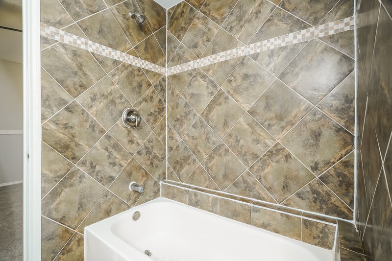 1,705/Mo, 1224 Nicole Way Burleson, TX 76028 Main Bathroom View 2