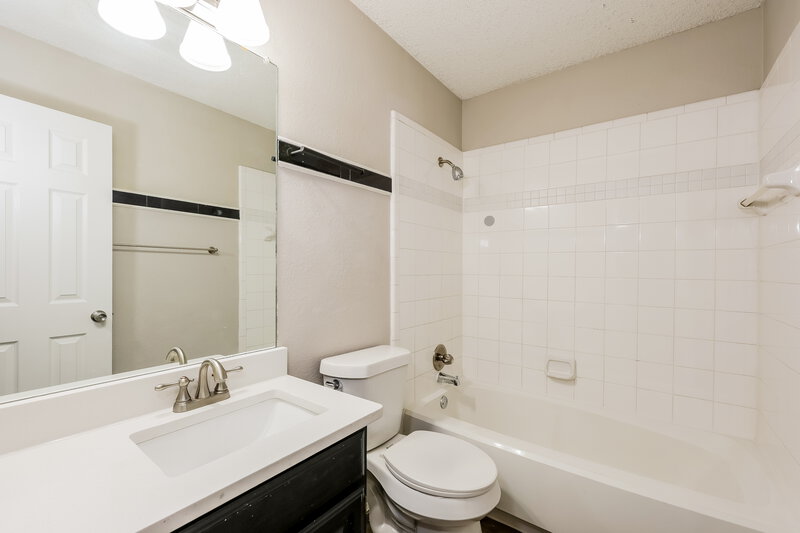 1,785/Mo, 1224 Nicole Way Burleson, TX 76028 Bathroom View