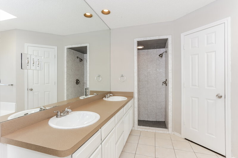 1,835/Mo, 7933 Clear Brook Cir Fort Worth, TX 76123 Main Bathroom View