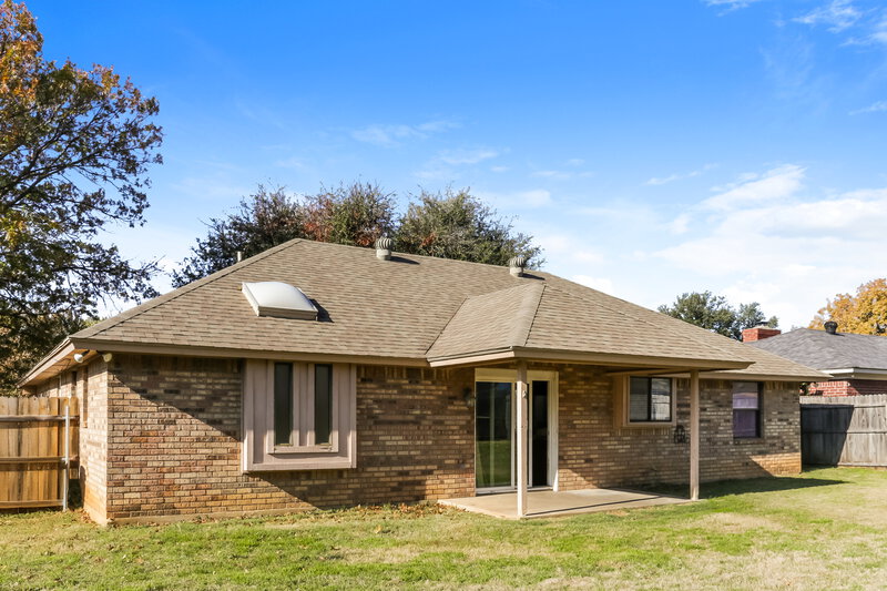 1,835/Mo, 7933 Clear Brook Cir Fort Worth, TX 76123 Rear View