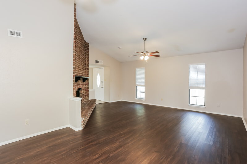 2,055/Mo, 1385 Southridge Dr Lancaster, TX 75146 Living Room View