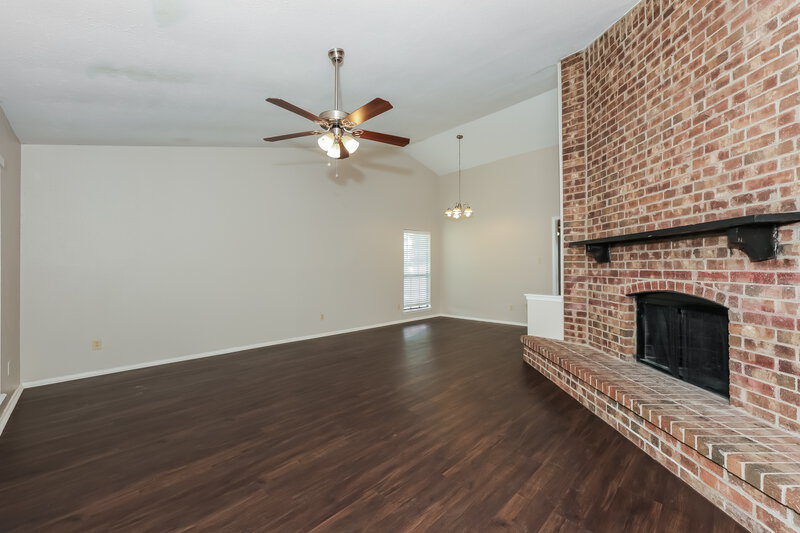 1,960/Mo, 1385 Southridge Dr Lancaster, TX 75146 Living Room View