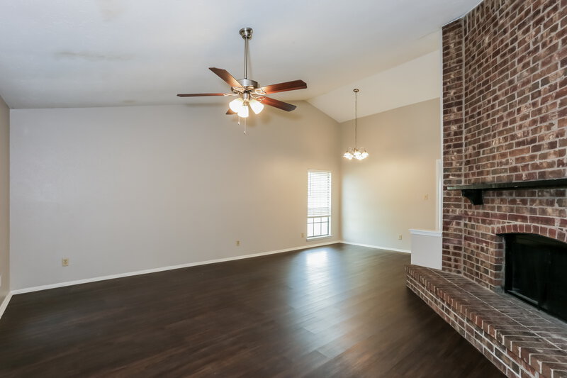 2,055/Mo, 1385 Southridge Dr Lancaster, TX 75146 Living Room View 2