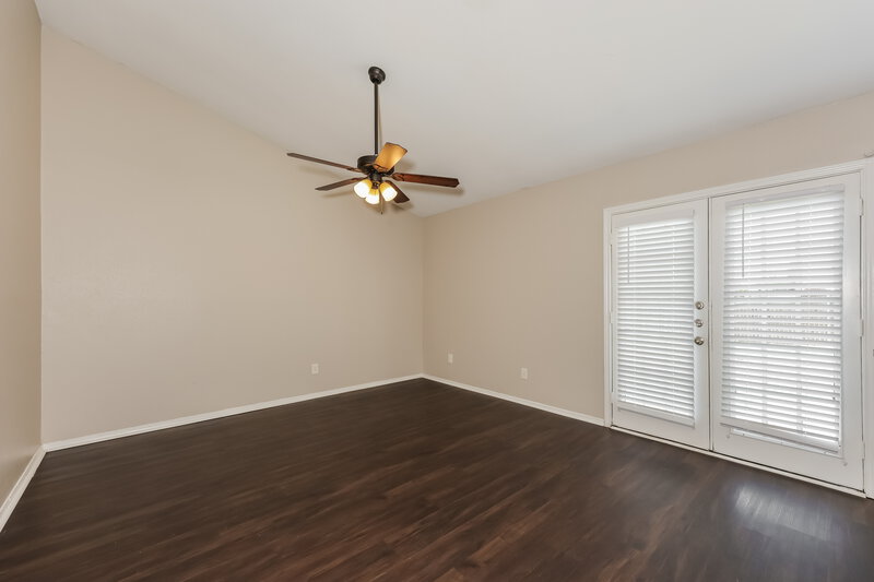 1,960/Mo, 1385 Southridge Dr Lancaster, TX 75146 Living Room View 2