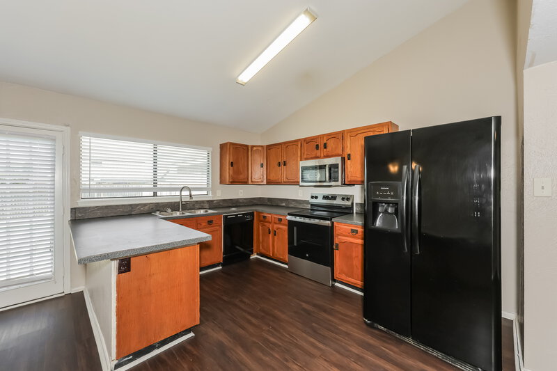 1,960/Mo, 1385 Southridge Dr Lancaster, TX 75146 Kitchen View