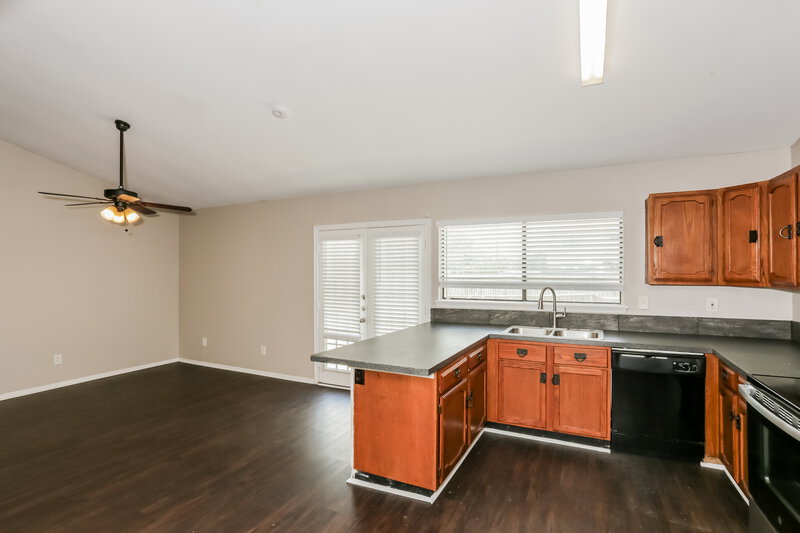 2,055/Mo, 1385 Southridge Dr Lancaster, TX 75146 Kitchen View 2