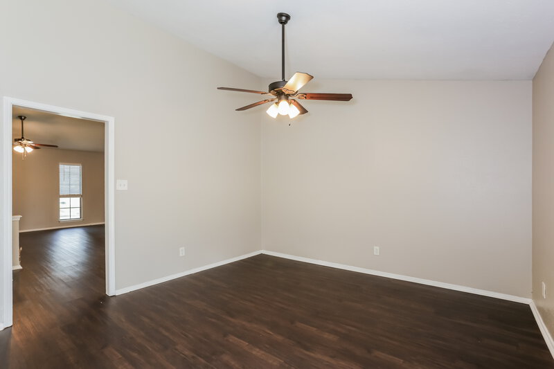 2,055/Mo, 1385 Southridge Dr Lancaster, TX 75146 Family Room View