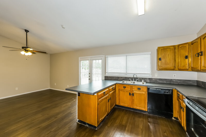 2,540/Mo, 1385 Southridge Dr Lancaster, TX 75146 Kitchen View 2