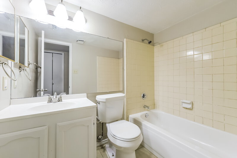 2,540/Mo, 1385 Southridge Dr Lancaster, TX 75146 Bathroom View