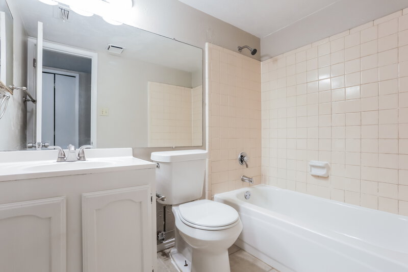2,055/Mo, 1385 Southridge Dr Lancaster, TX 75146 Bathroom View