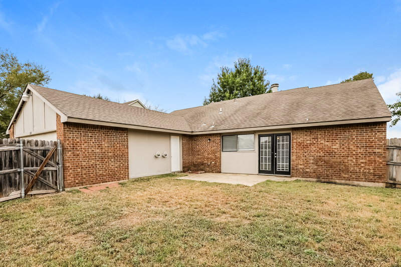 2,540/Mo, 1385 Southridge Dr Lancaster, TX 75146 Rear View