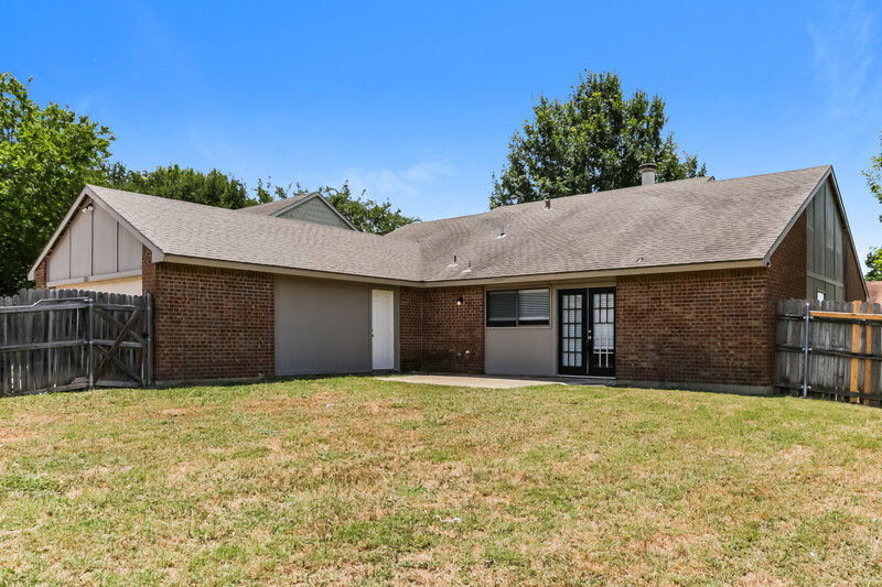 2,055/Mo, 1385 Southridge Dr Lancaster, TX 75146 Rear View