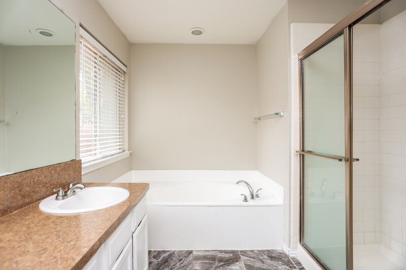 2,210/Mo, 2728 Woodlark Dr Fort Worth, TX 76123 Main Bathroom View