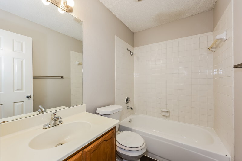 2,265/Mo, 1824 Island View Dr Mesquite, TX 75149 Bathroom View
