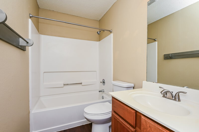 2,445/Mo, 5216 Dillon Cir Haltom City, TX 76137 Bathroom View