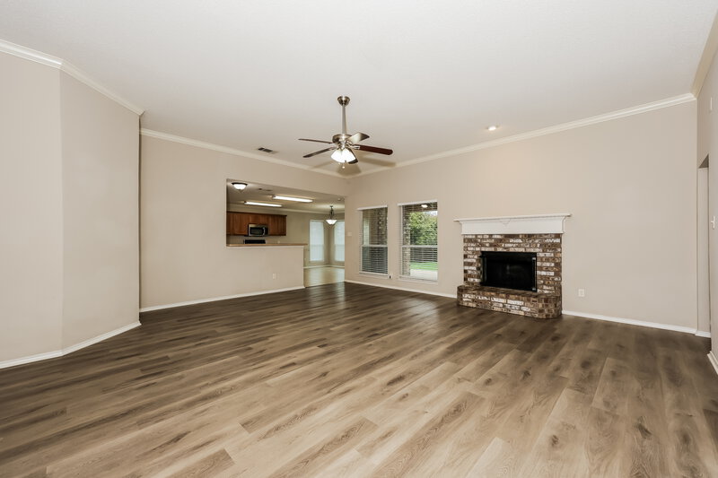 2,105/Mo, 125 Adams Dr Crowley, TX 76036 Living Room View