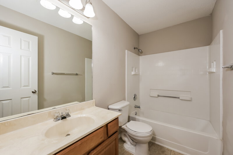 2,105/Mo, 125 Adams Dr Crowley, TX 76036 Bathroom View