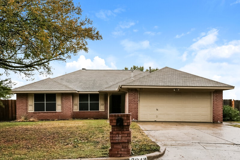 1,870/Mo, 704 Stonebrooke Dr Burleson, TX 76028 External View