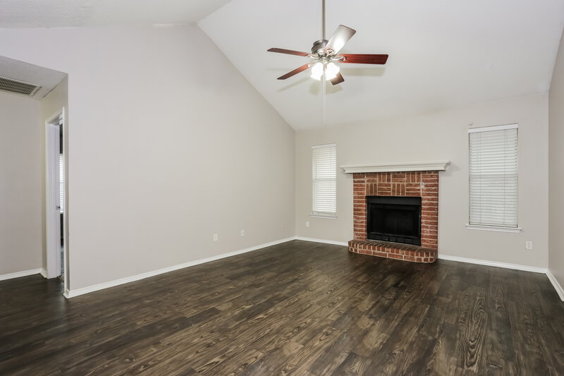 1,870/Mo, 704 Stonebrooke Dr Burleson, TX 76028 Living Room View