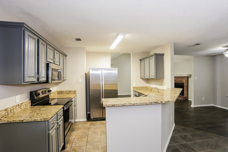1,870/Mo, 704 Stonebrooke Dr Burleson, TX 76028 Kitchen View