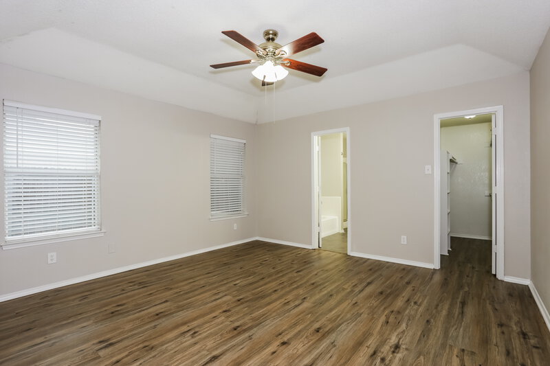 1,870/Mo, 704 Stonebrooke Dr Burleson, TX 76028 Main Bedroom View