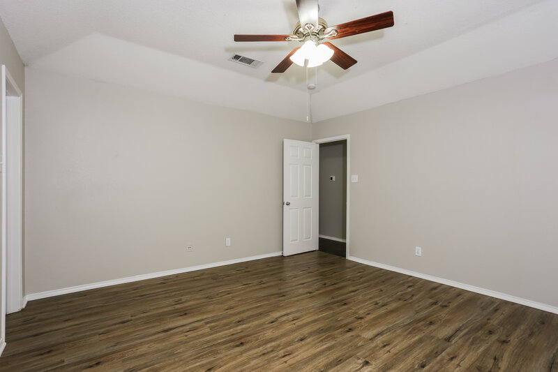 1,870/Mo, 704 Stonebrooke Dr Burleson, TX 76028 Main Bedroom View 2
