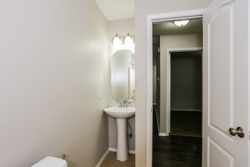 1,870/Mo, 704 Stonebrooke Dr Burleson, TX 76028 Bathroom View