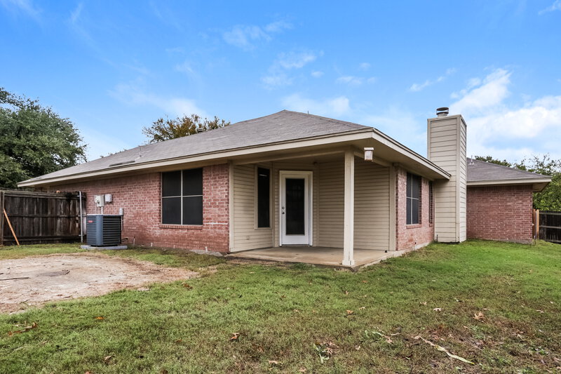 1,870/Mo, 704 Stonebrooke Dr Burleson, TX 76028 Rear View