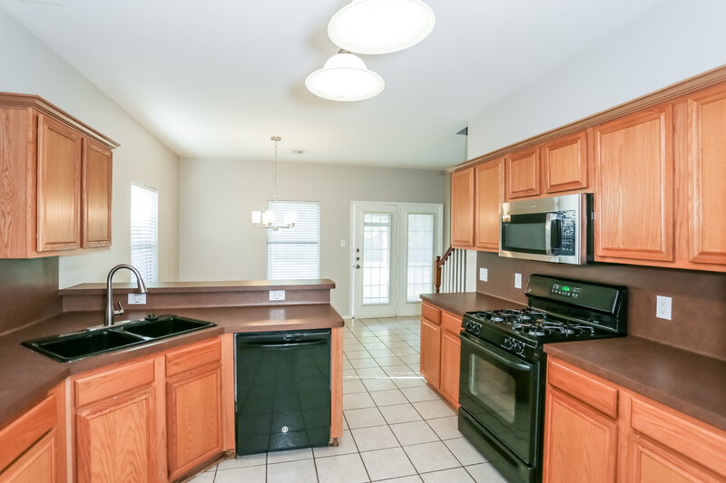 2,425/Mo, 768 Chalk Knoll Rd Fort Worth, TX 76108 Kitchen View