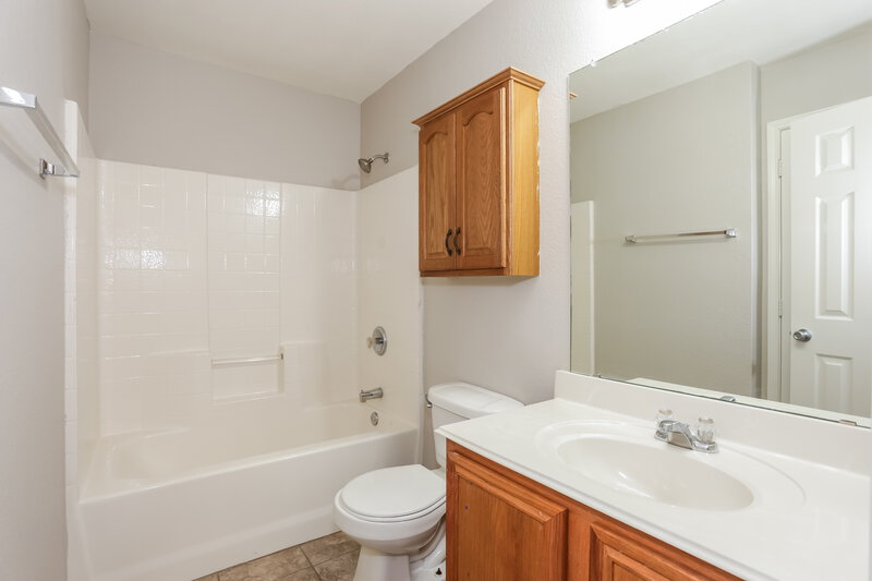2,425/Mo, 768 Chalk Knoll Rd Fort Worth, TX 76108 Bathroom View
