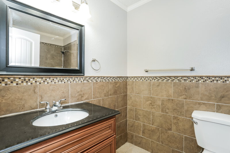 1,995/Mo, 7212 Elderberry Ln Dallas, TX 75249 Main Bathroom View