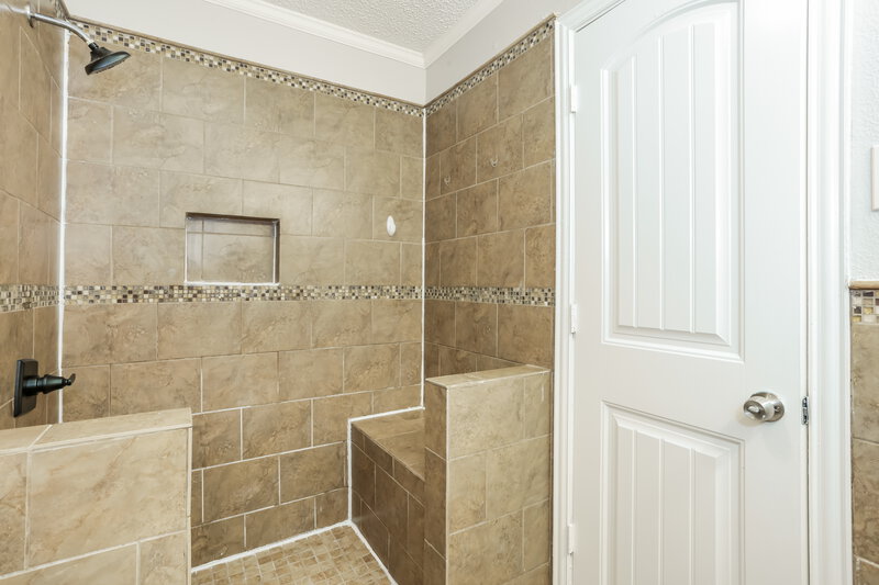 1,995/Mo, 7212 Elderberry Ln Dallas, TX 75249 Main Bathroom View 2