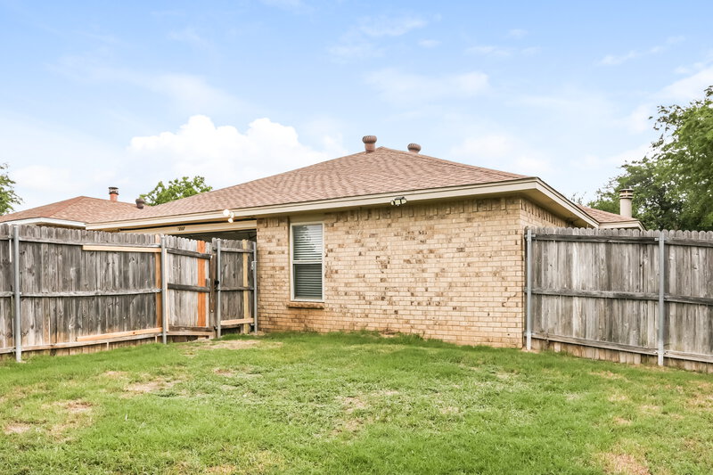 1,995/Mo, 7212 Elderberry Ln Dallas, TX 75249 Rear View