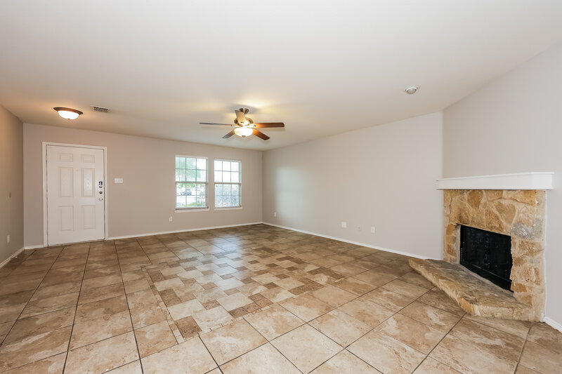2,275/Mo, 2501 Mill Springs Pass Fort Worth, TX 76123 Living Room View