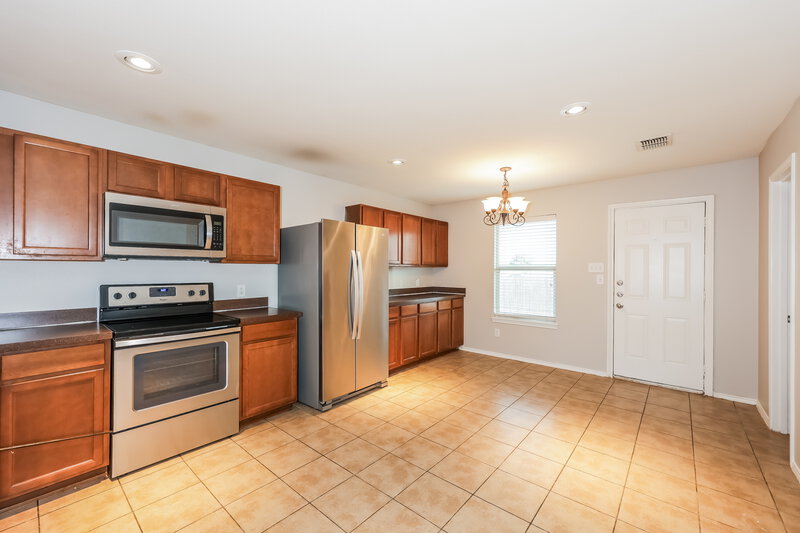 2,275/Mo, 2501 Mill Springs Pass Fort Worth, TX 76123 Kitchen View 2
