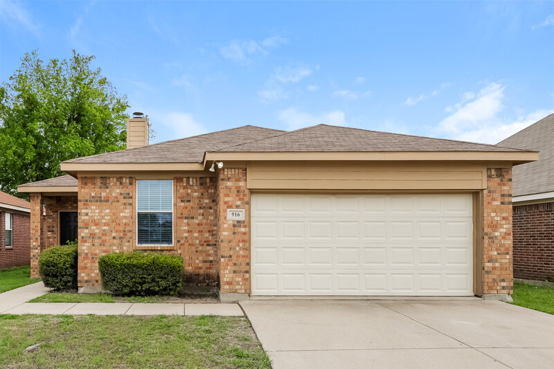 1,860/Mo, 916 Buffalo Springs Dr Fort Worth, TX 76140 External View