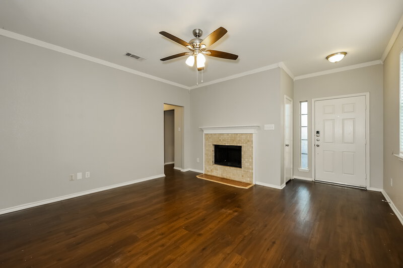 1,860/Mo, 916 Buffalo Springs Dr Fort Worth, TX 76140 Living Room View