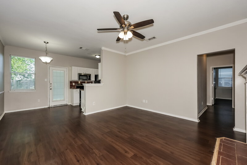 1,930/Mo, 916 Buffalo Springs Dr Fort Worth, TX 76140 Living Room View 2