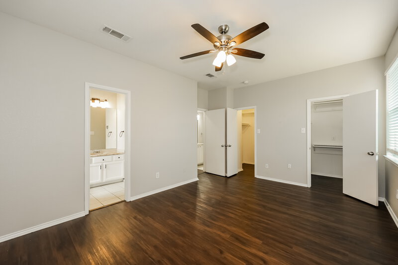 1,860/Mo, 916 Buffalo Springs Dr Fort Worth, TX 76140 Main Bedroom View