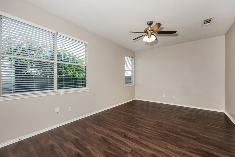 1,930/Mo, 916 Buffalo Springs Dr Fort Worth, TX 76140 Main Bedroom View