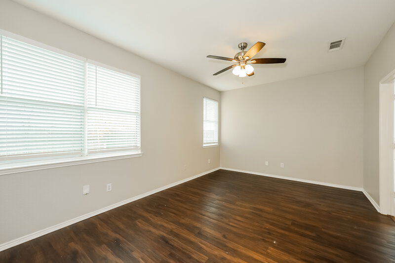 1,860/Mo, 916 Buffalo Springs Dr Fort Worth, TX 76140 Main Bedroom View 2