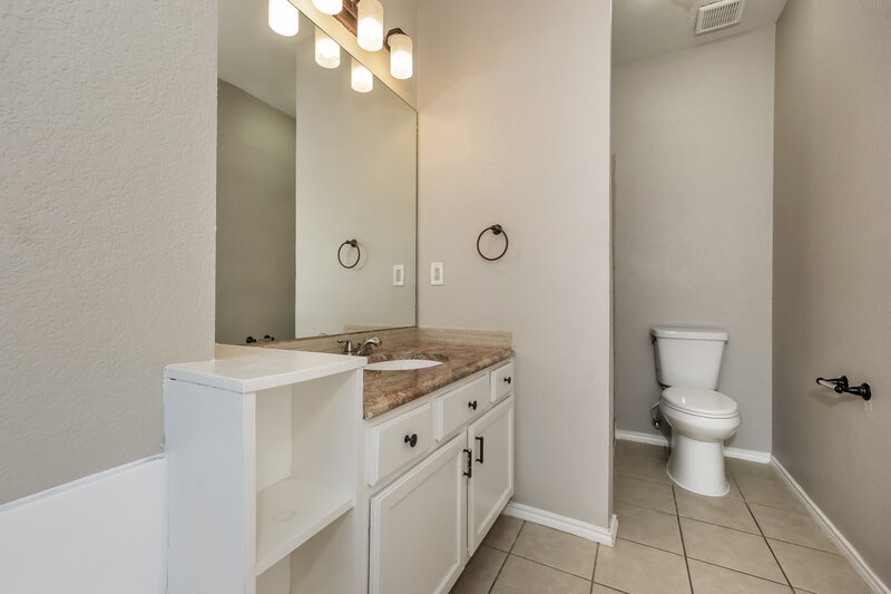 1,930/Mo, 916 Buffalo Springs Dr Fort Worth, TX 76140 Main Bedroom View 3