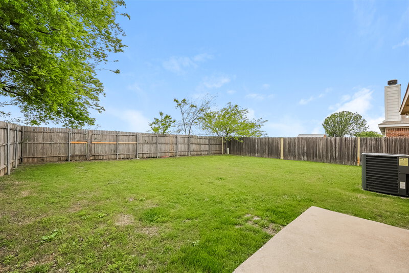 1,860/Mo, 916 Buffalo Springs Dr Fort Worth, TX 76140 Exterior View