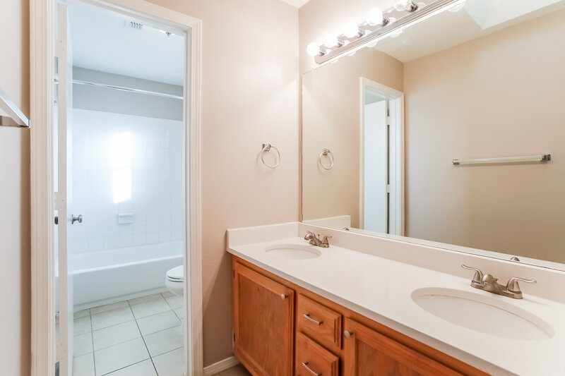 2,415/Mo, 3912 Lois Cir Rowlett, TX 75088 Bathroom View